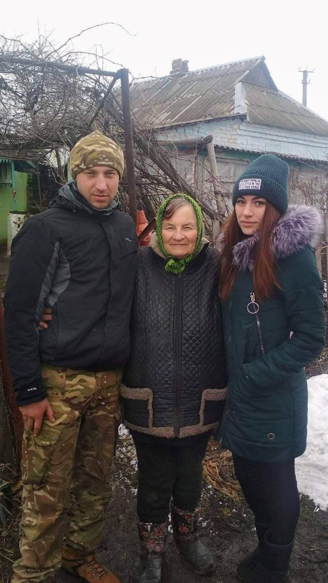 Сашко з Лізою і бабусею Танею