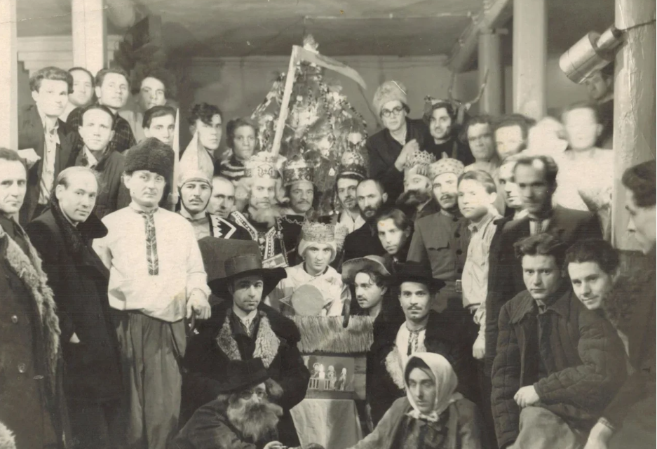 Різдво в бараці Північно-східного виправно-трудового табору під Магаданом, 6 січня 1956 року.