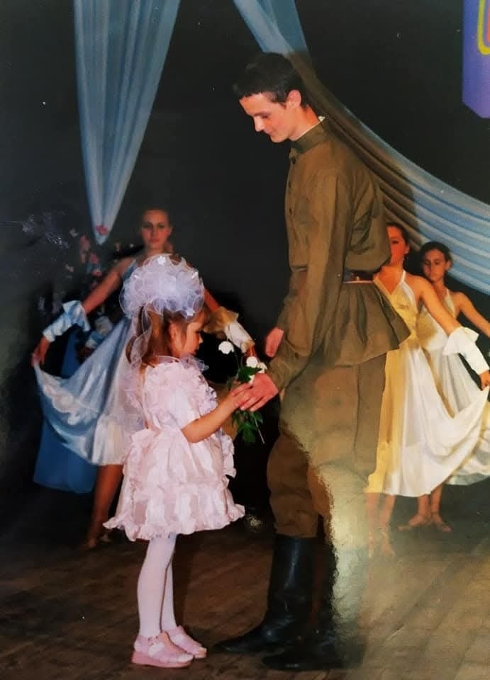 Перший вихід на сцену 2004 рік